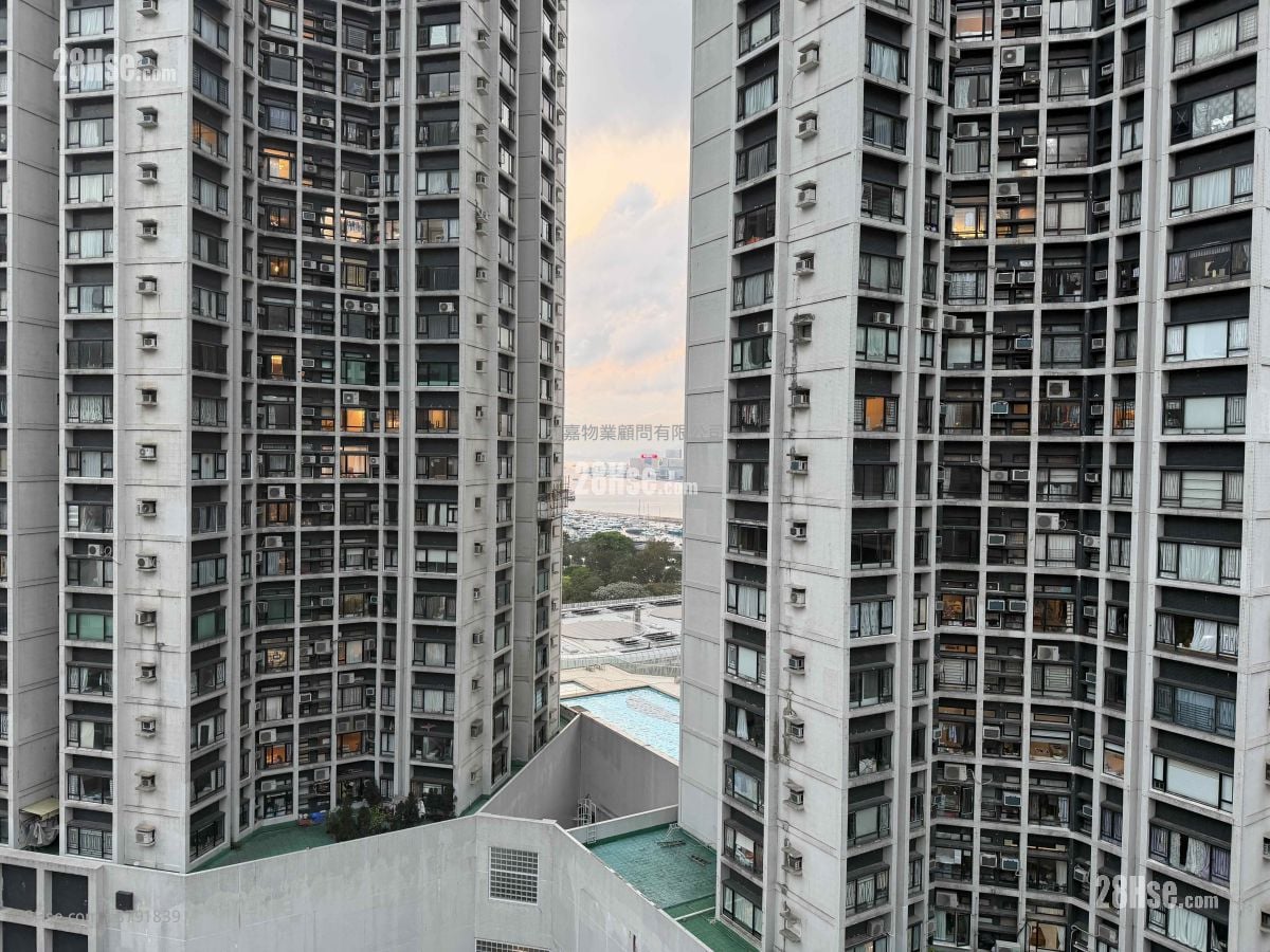 Hung On Building Sell 2 Bedrooms , 2 Bathrooms 724 ft²