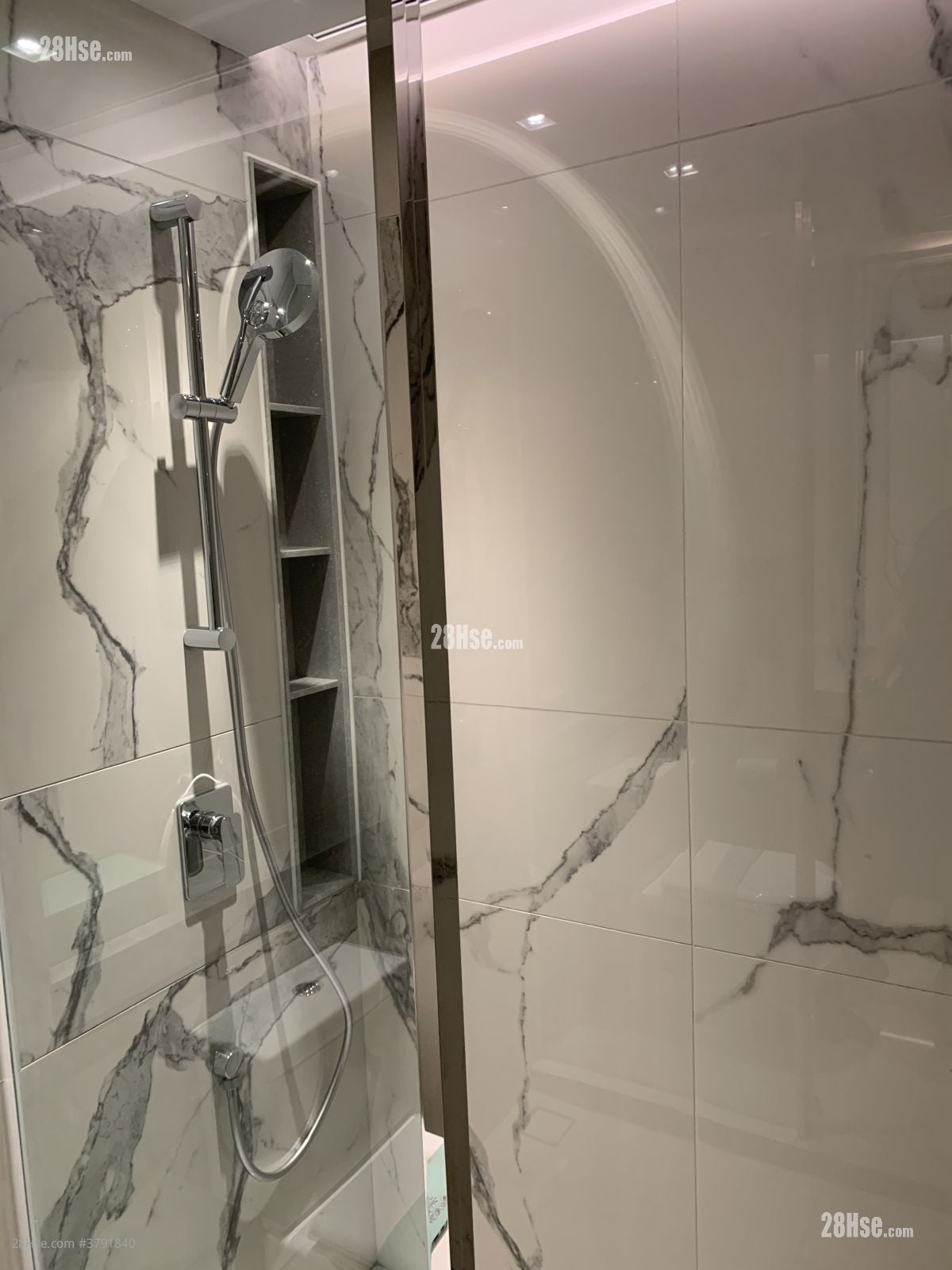 云滙 租盘 340 平方尺