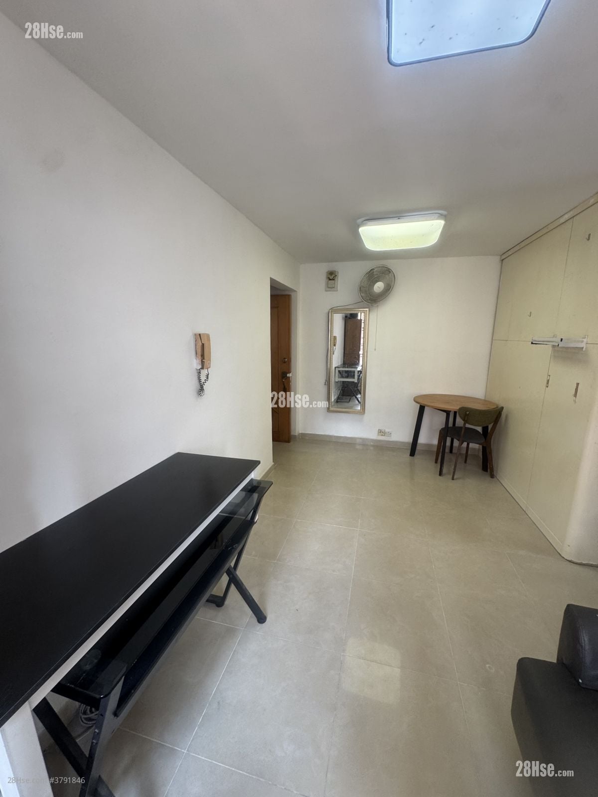 Siu Hong Court Rental 2 Bedrooms , 1 Bathroom 404 ft²