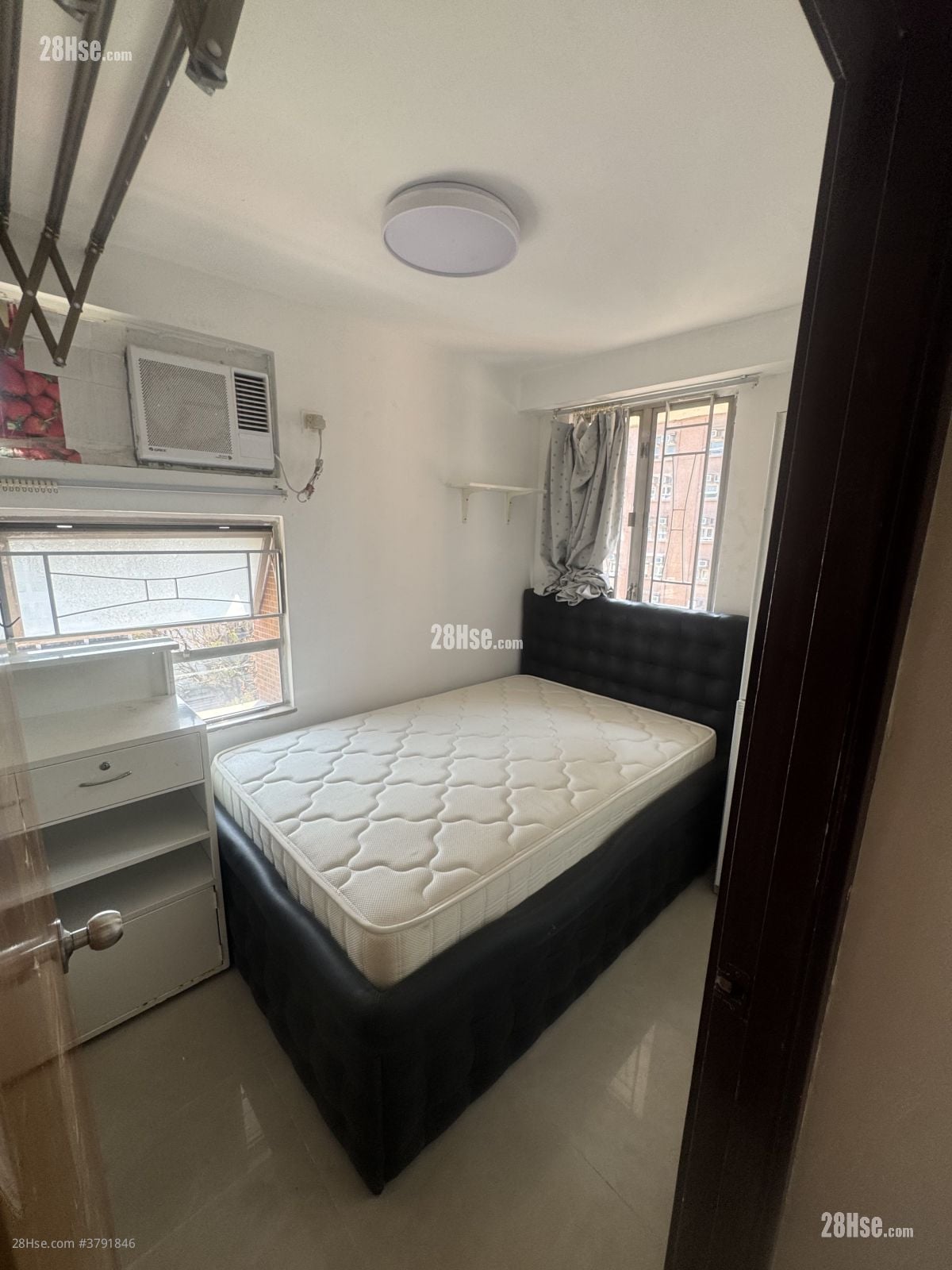 Siu Hong Court Rental 2 Bedrooms , 1 Bathroom 404 ft²