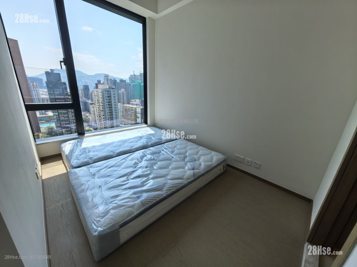 Onmantin Rental 3 Bedrooms , 3 Bathrooms 757 ft²