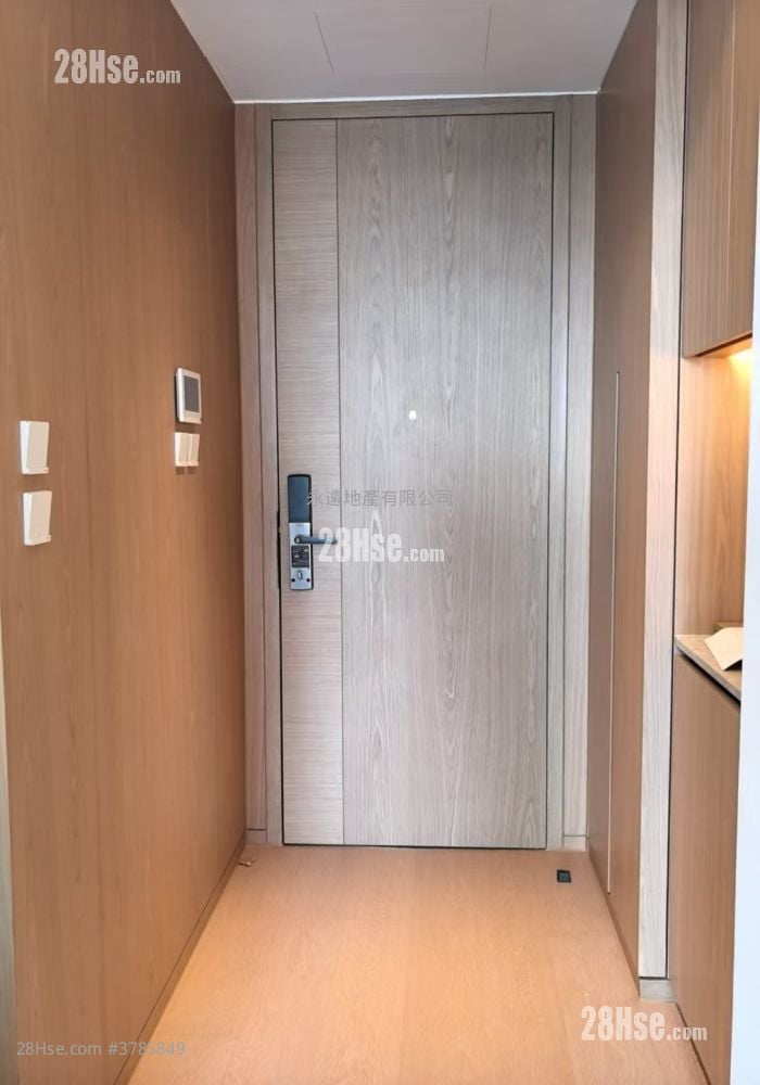 Onmantin Rental 3 Bedrooms , 3 Bathrooms 757 ft²