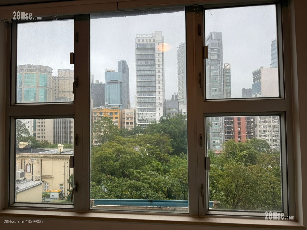 Hillview Court Sell 2 Bedrooms , 1 Bathroom 482 ft²