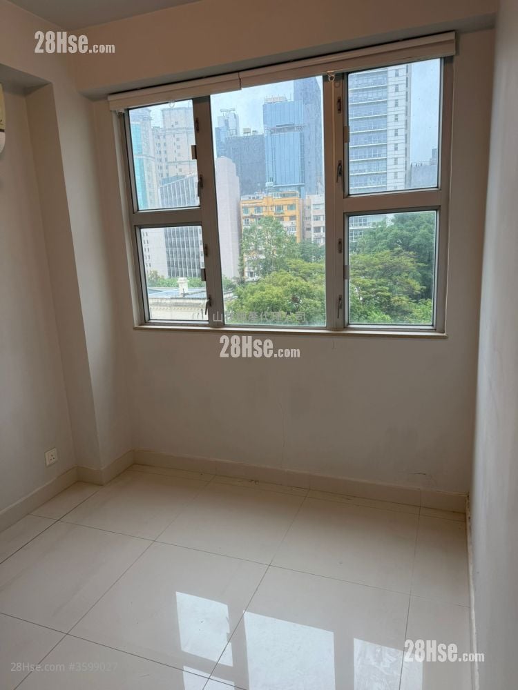 Hillview Court Sell 2 Bedrooms , 1 Bathroom 482 ft²