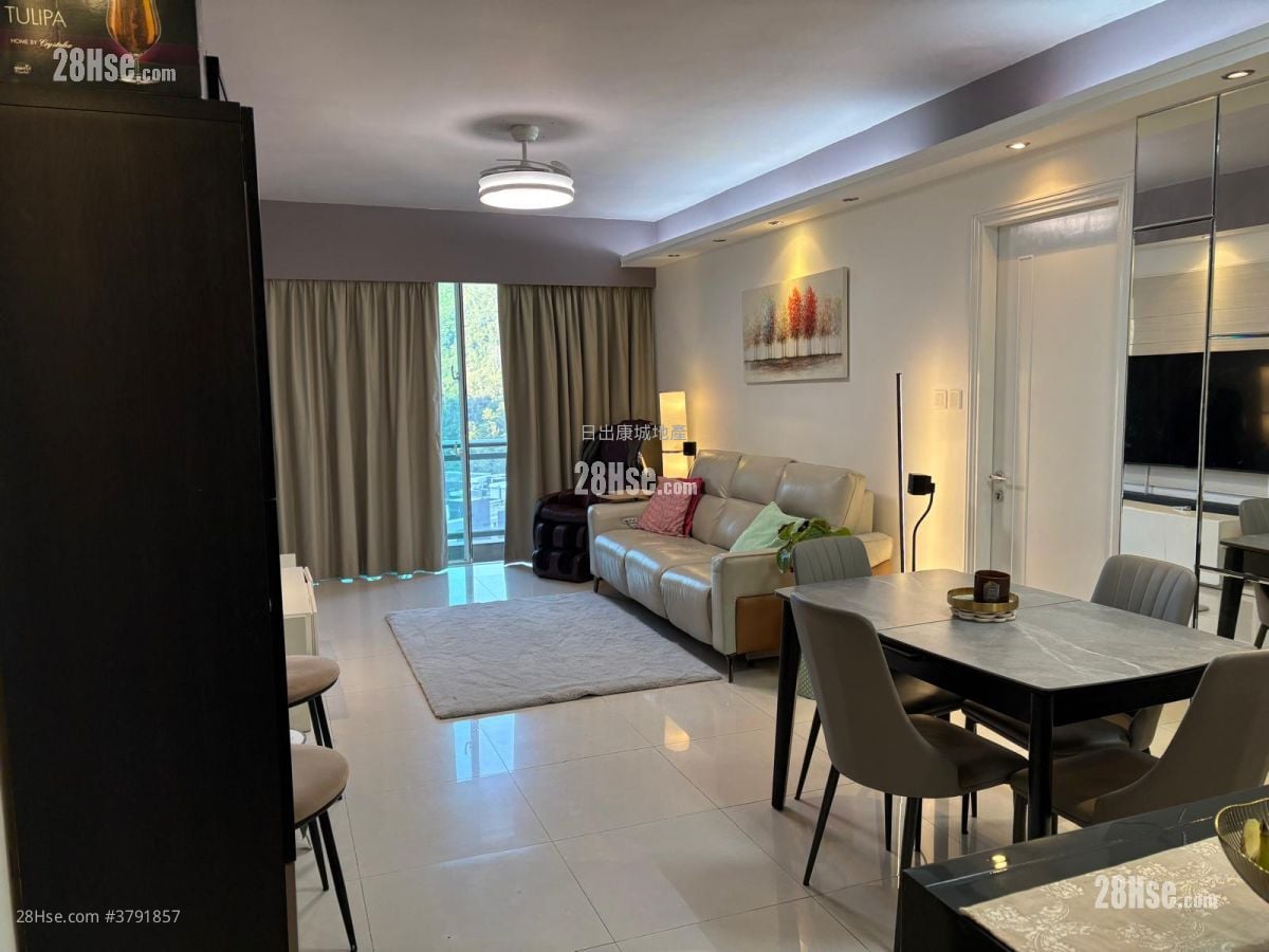 Le Prestige Rental 4 Bedrooms , 3 Bathrooms 975 ft²