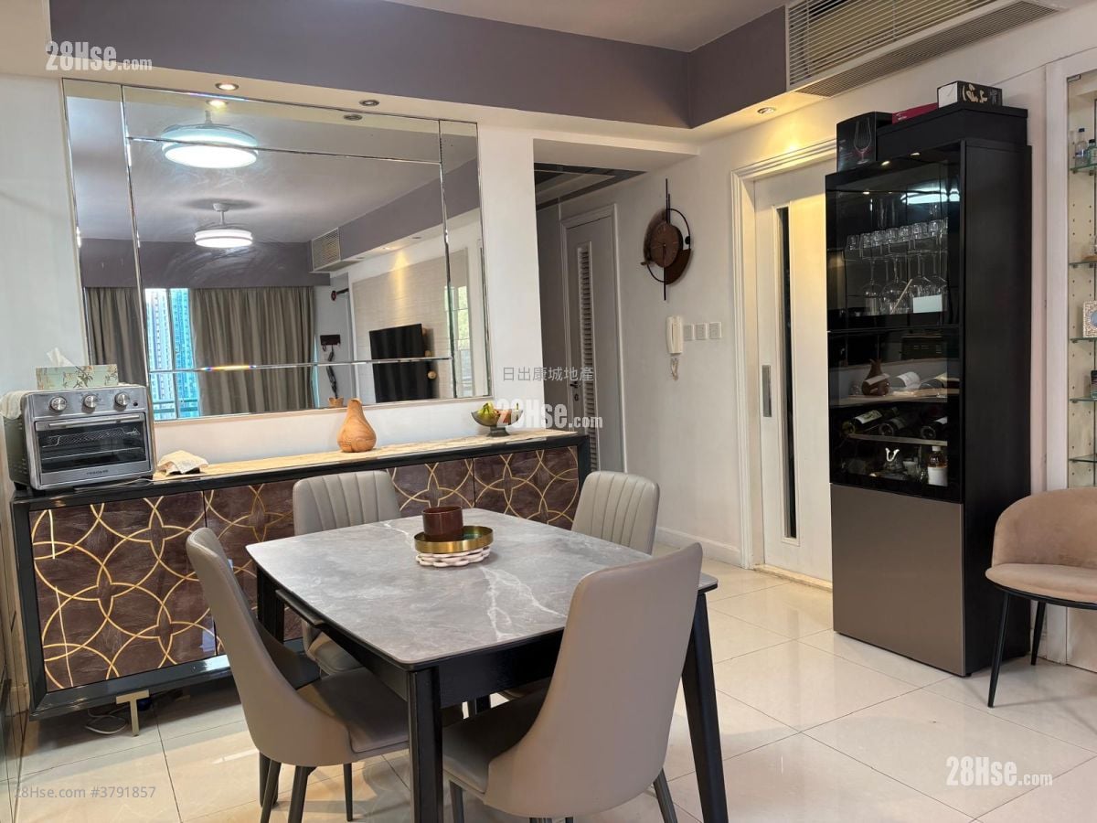 Le Prestige Rental 4 Bedrooms , 3 Bathrooms 975 ft²