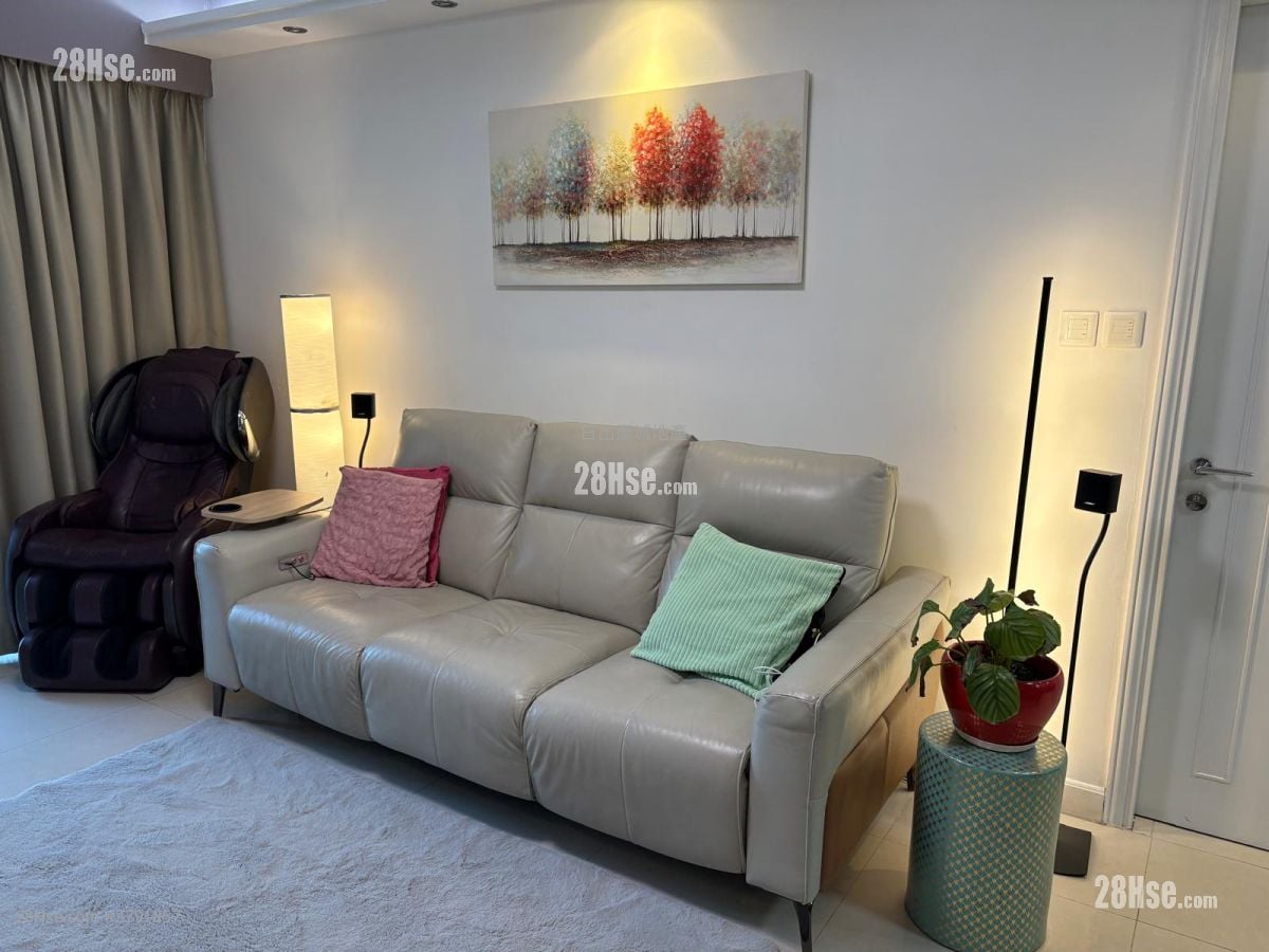 Le Prestige Rental 4 Bedrooms , 3 Bathrooms 975 ft²