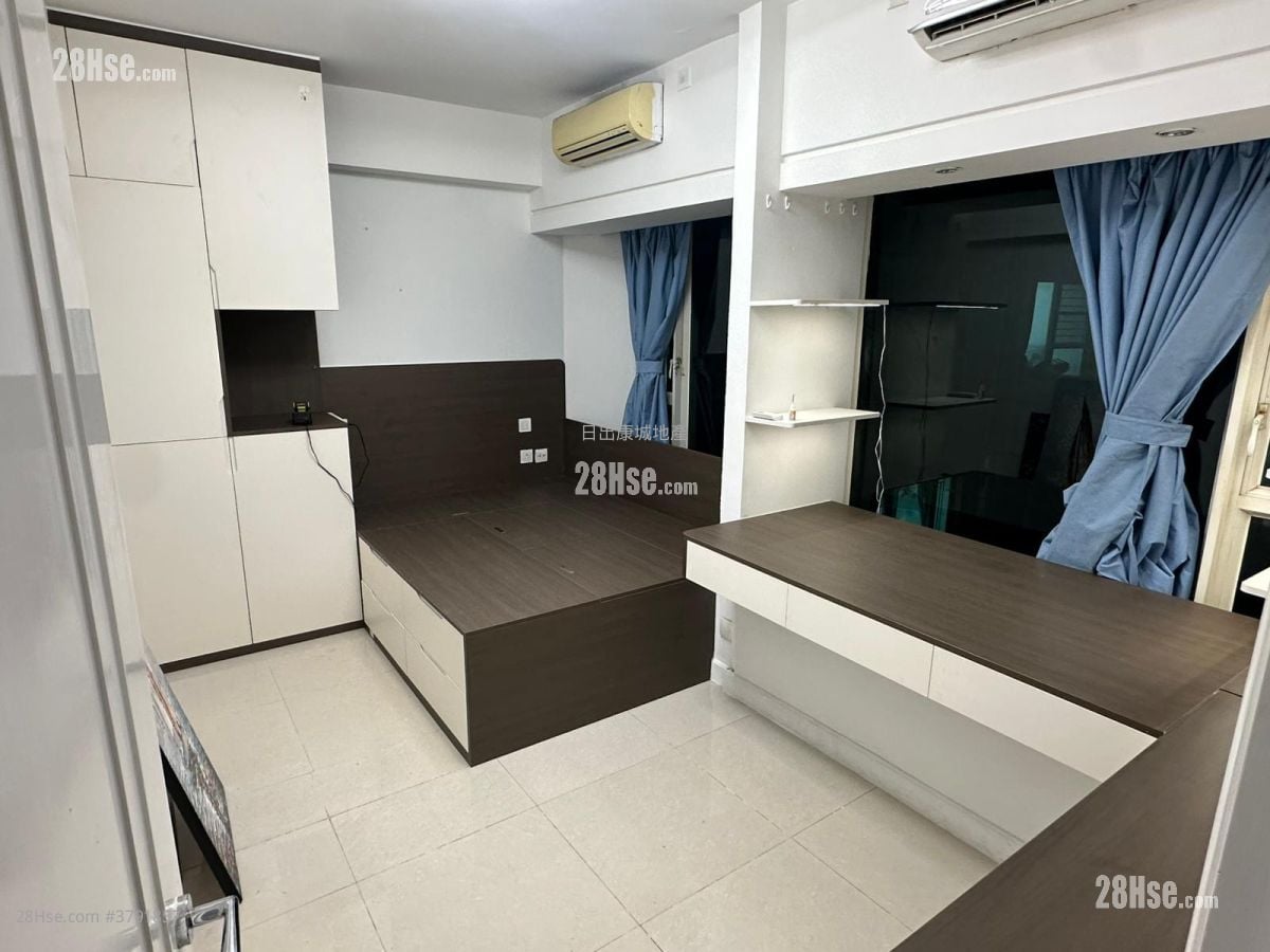 Le Prestige Rental 4 Bedrooms , 3 Bathrooms 975 ft²