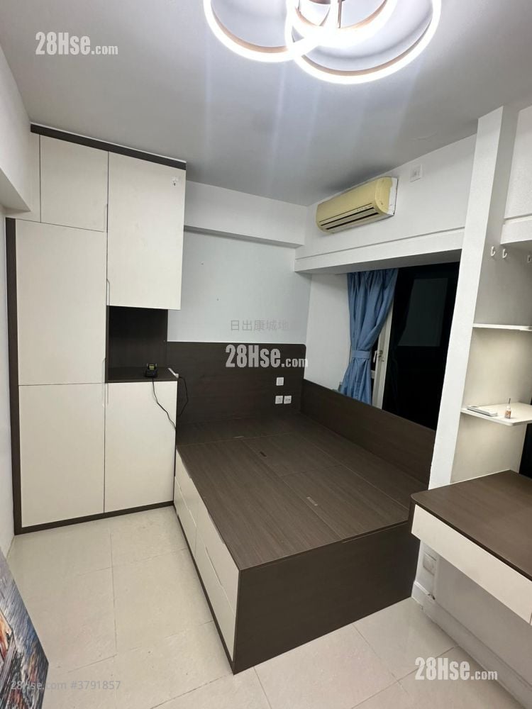 Le Prestige Rental 4 Bedrooms , 3 Bathrooms 975 ft²