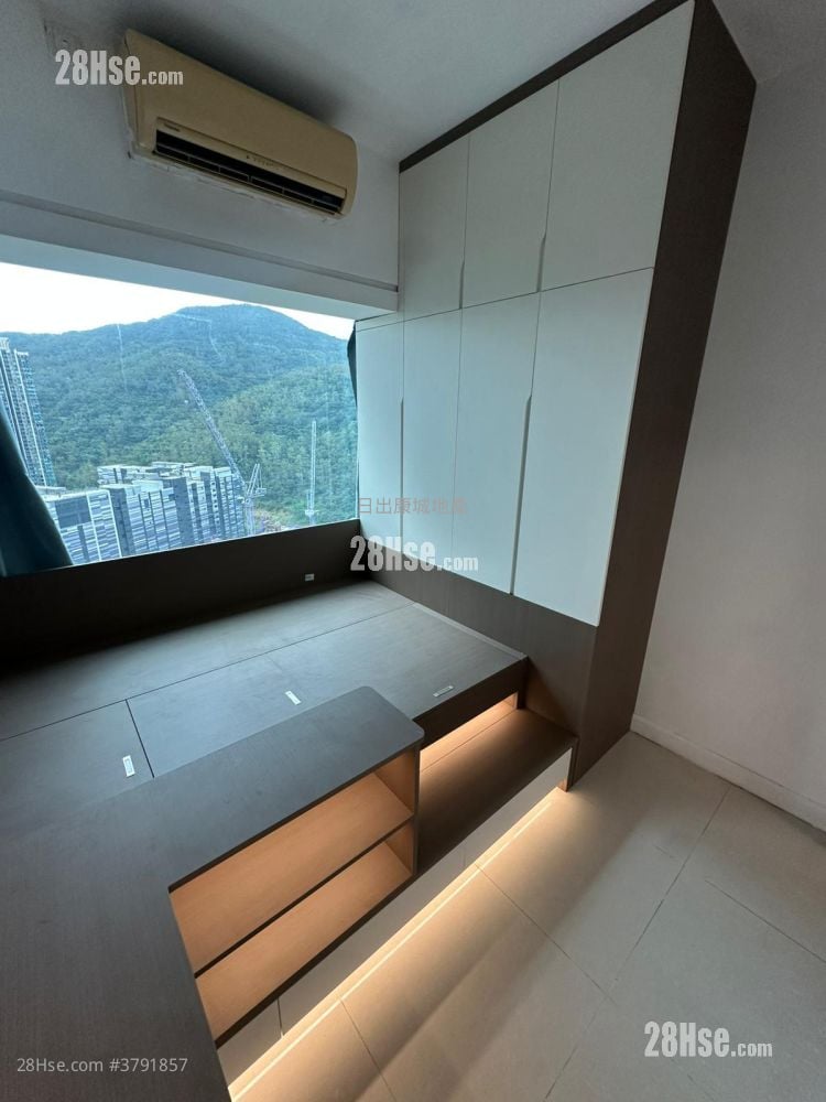 Le Prestige Rental 4 Bedrooms , 3 Bathrooms 975 ft²