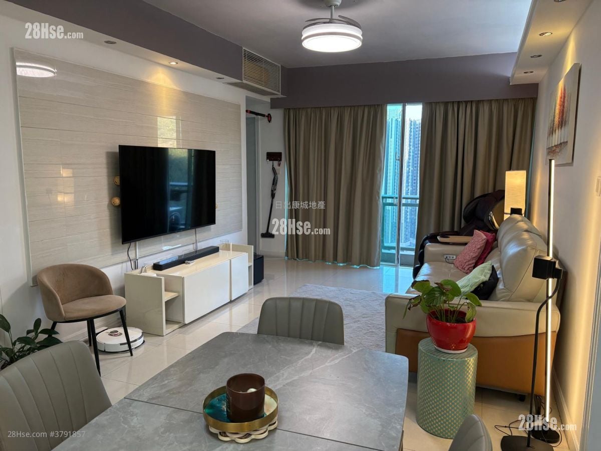 Le Prestige Rental 4 Bedrooms , 3 Bathrooms 975 ft²