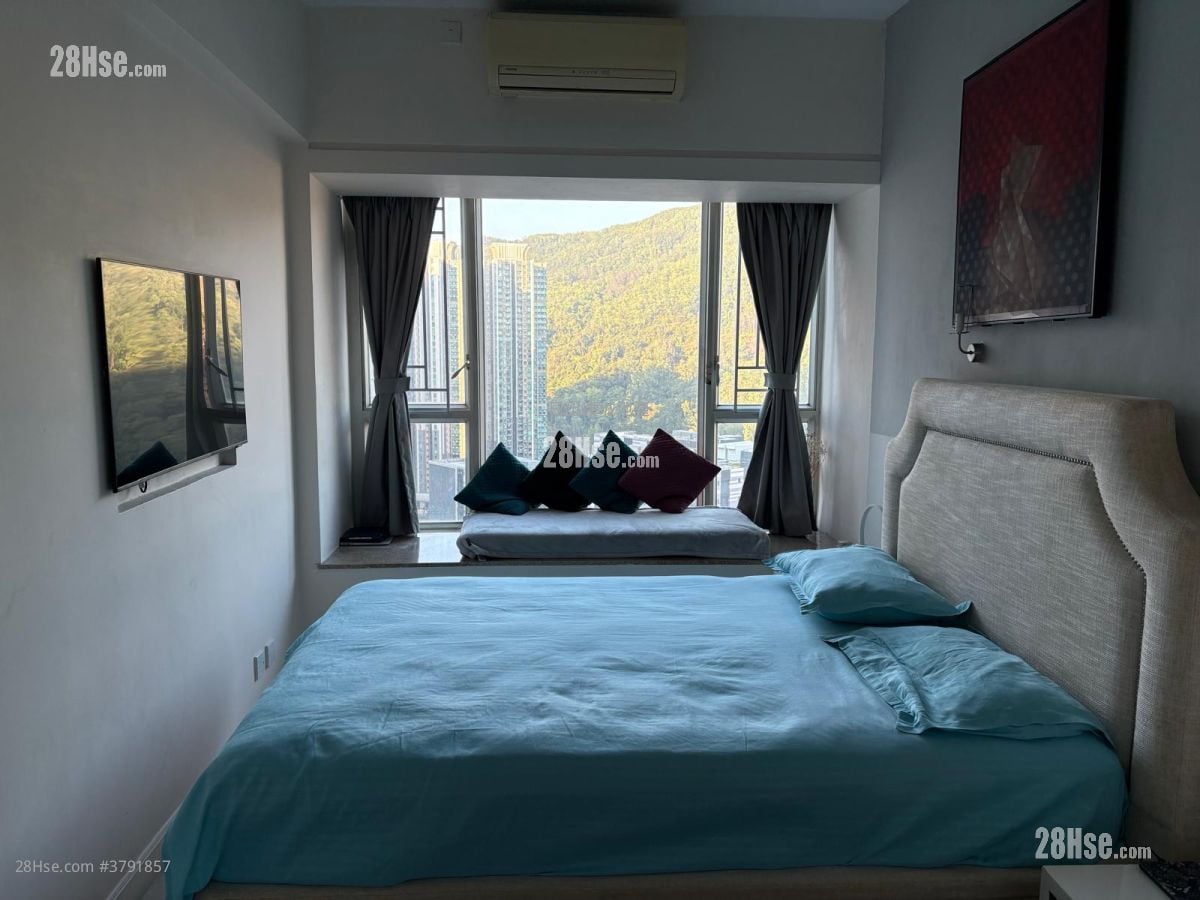 Le Prestige Rental 4 Bedrooms , 3 Bathrooms 975 ft²