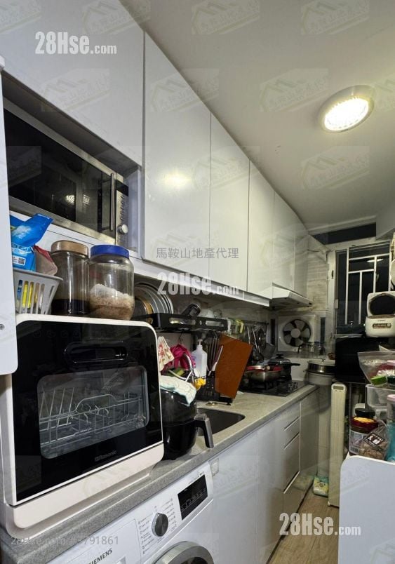 Fung Shing Court Rental 2 Bedrooms , 1 Bathroom 490 ft²