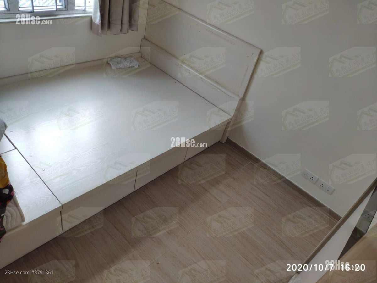 Fung Shing Court Rental 2 Bedrooms , 1 Bathroom 490 ft²