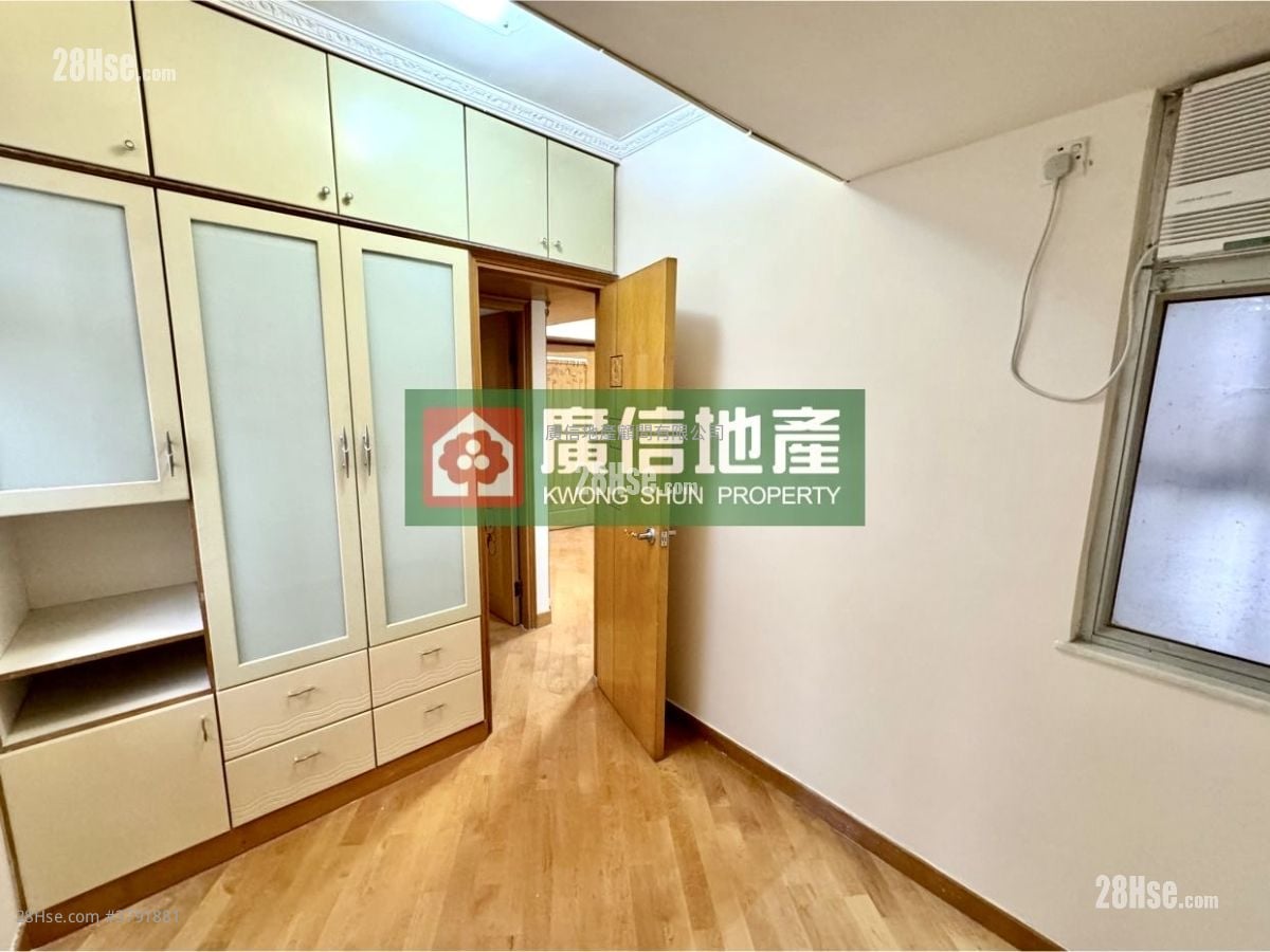 Cheung Fu Mansion Sell 2 Bedrooms , 1 Bathroom 321 ft²