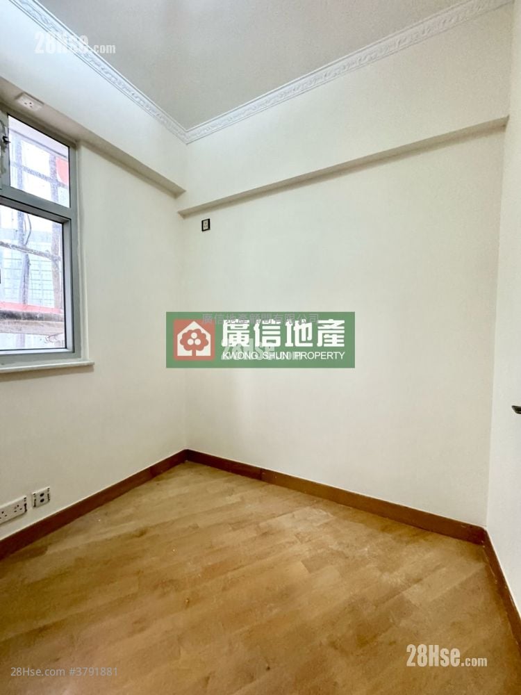 Cheung Fu Mansion Sell 2 Bedrooms , 1 Bathroom 321 ft²
