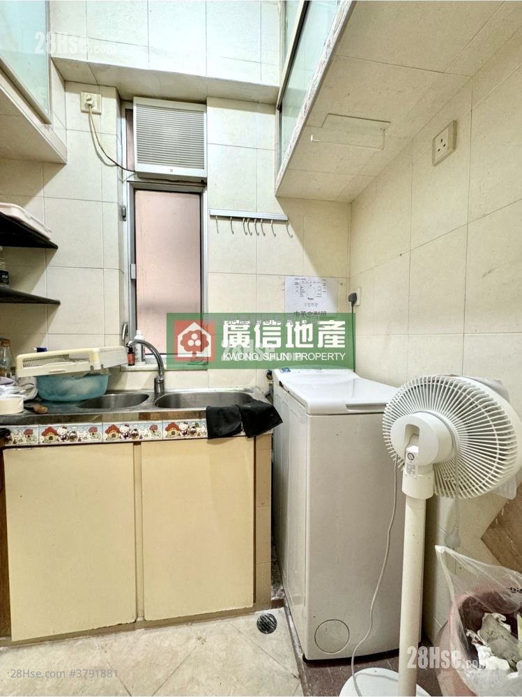 Cheung Fu Mansion Sell 2 Bedrooms , 1 Bathroom 321 ft²