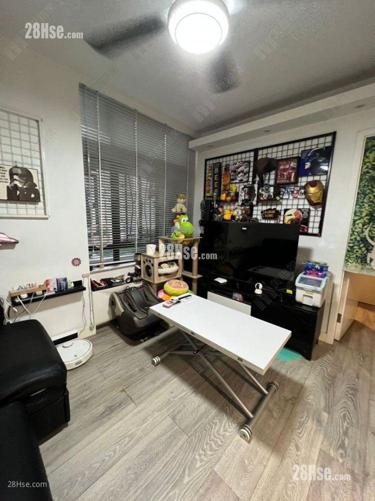 Tai Hing Gardens Sell 2 Bedrooms 428 ft²