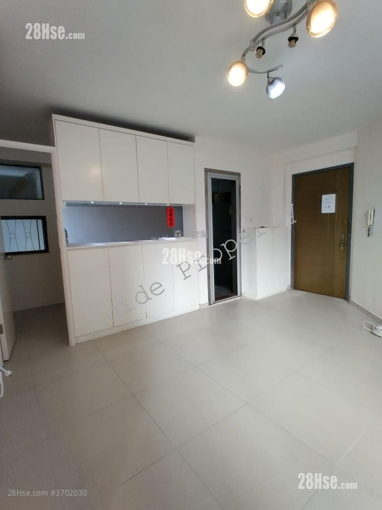 Kornhill Sell 4 Bedrooms , 1 Bathroom 594 ft²