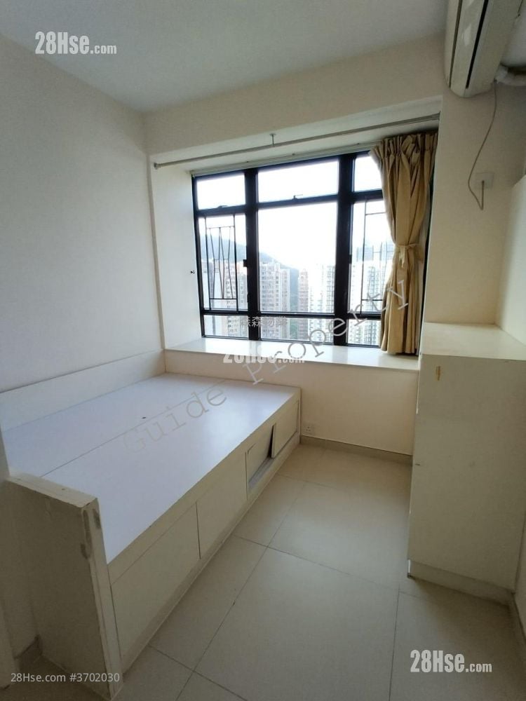 Kornhill Sell 4 Bedrooms , 1 Bathroom 594 ft²