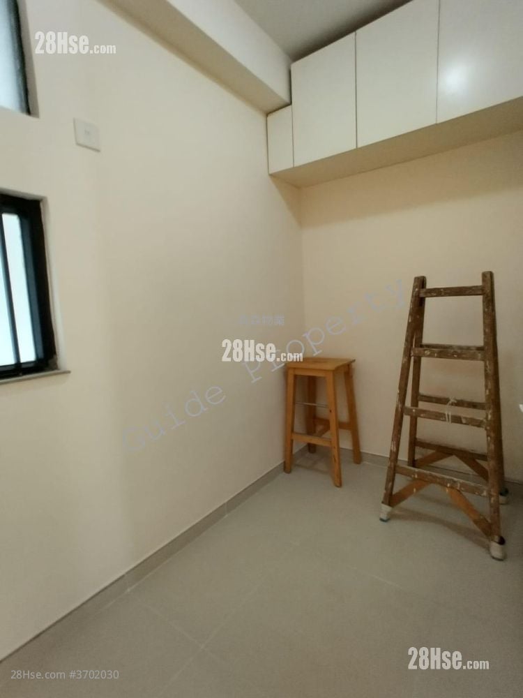 Kornhill Sell 4 Bedrooms , 1 Bathroom 594 ft²