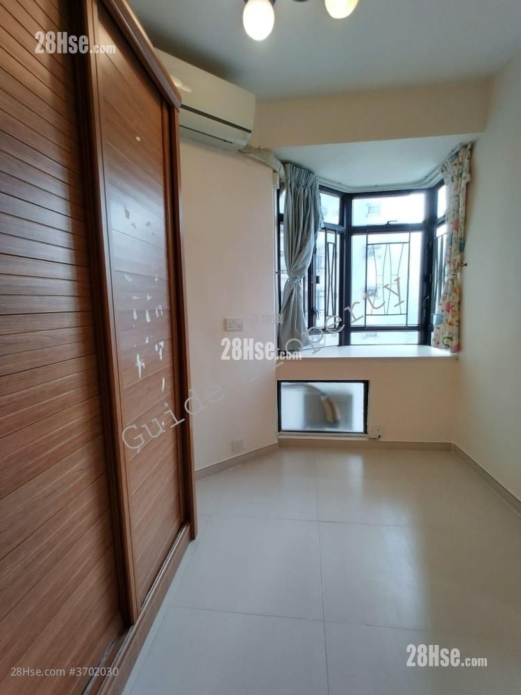 Kornhill Sell 4 Bedrooms , 1 Bathroom 594 ft²