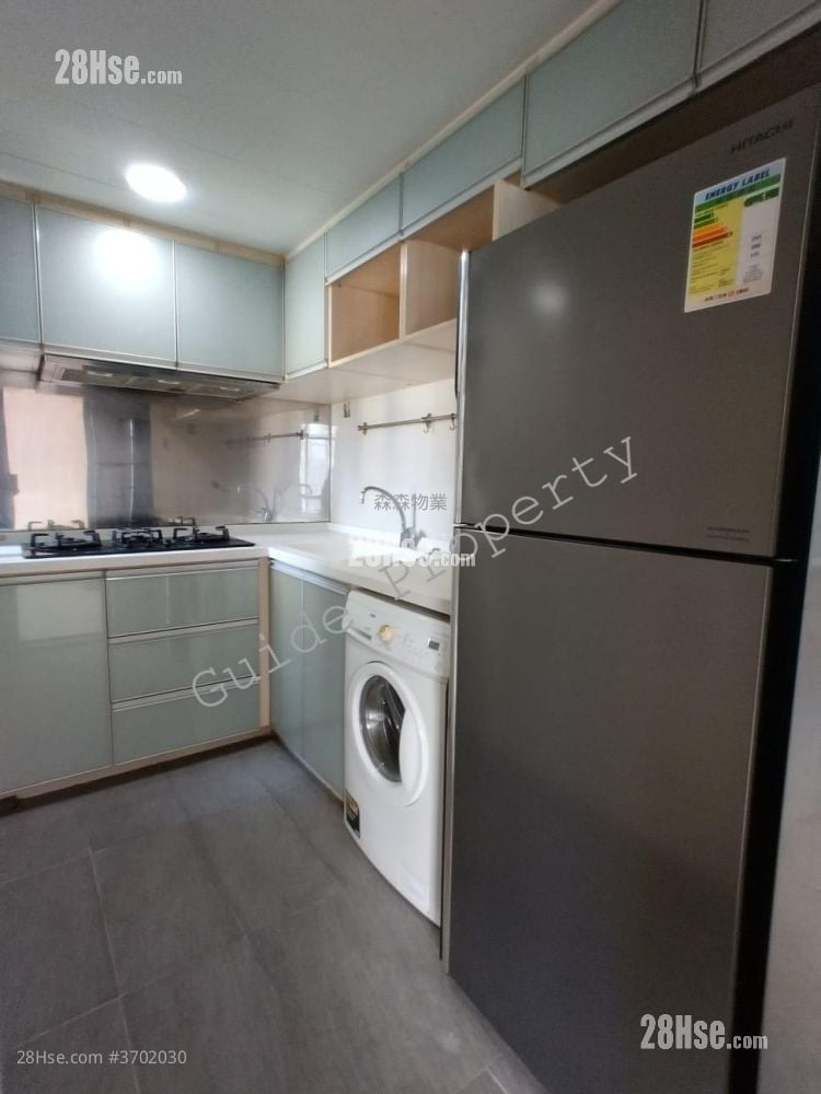 Kornhill Sell 4 Bedrooms , 1 Bathroom 594 ft²