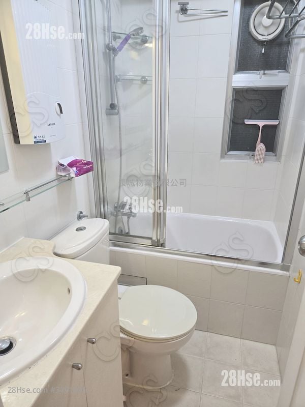 Westlands Court Rental 2 Bedrooms , 1 Bathroom 388 ft²