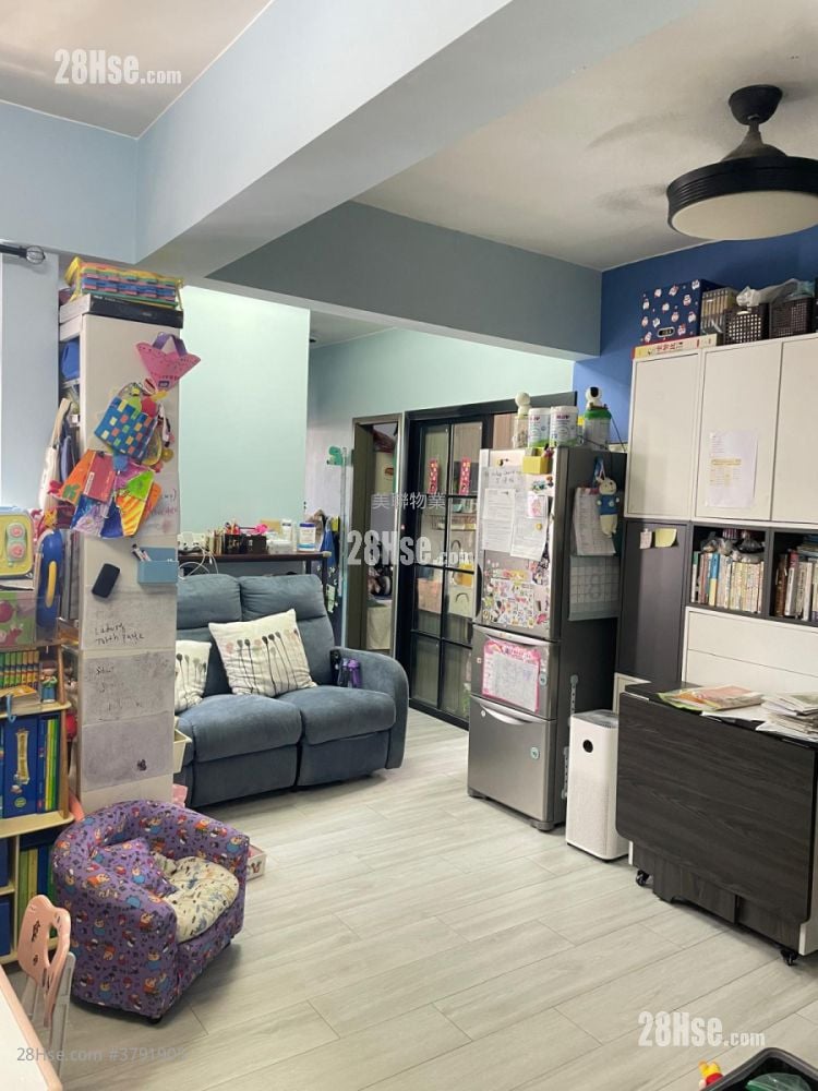 Cheong Wai Mansion Sell 2 Bedrooms , 1 Bathroom 459 ft²