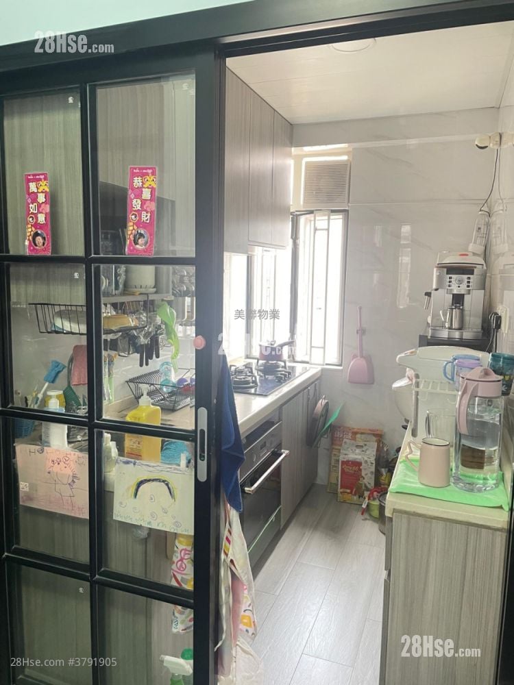 Cheong Wai Mansion Sell 2 Bedrooms , 1 Bathroom 459 ft²