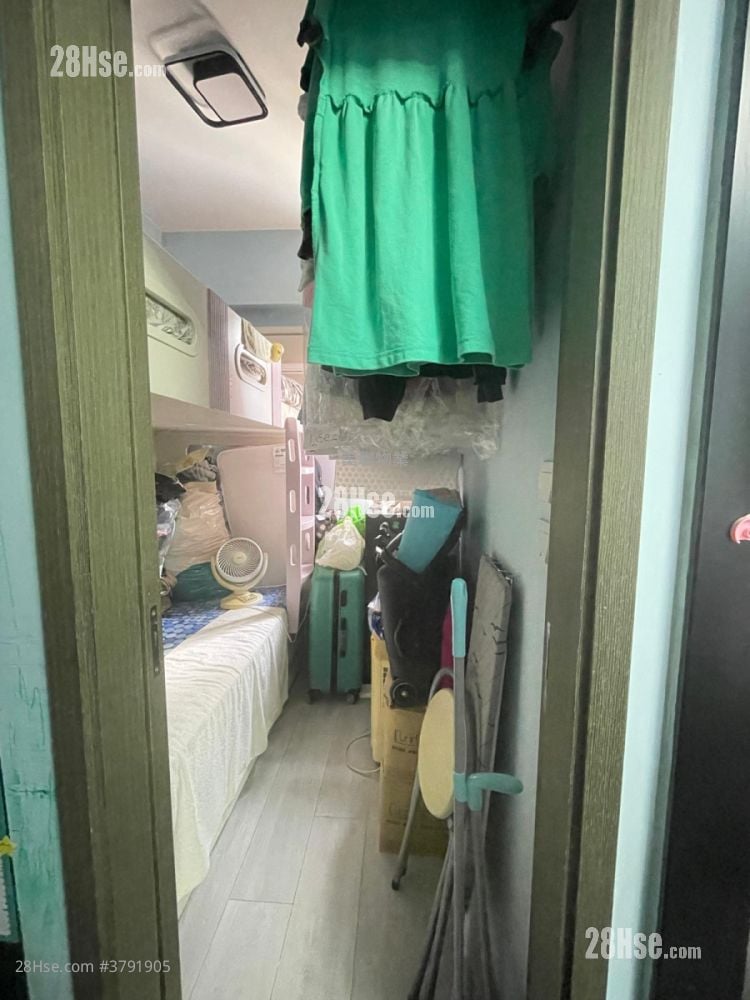 Cheong Wai Mansion Sell 2 Bedrooms , 1 Bathroom 459 ft²