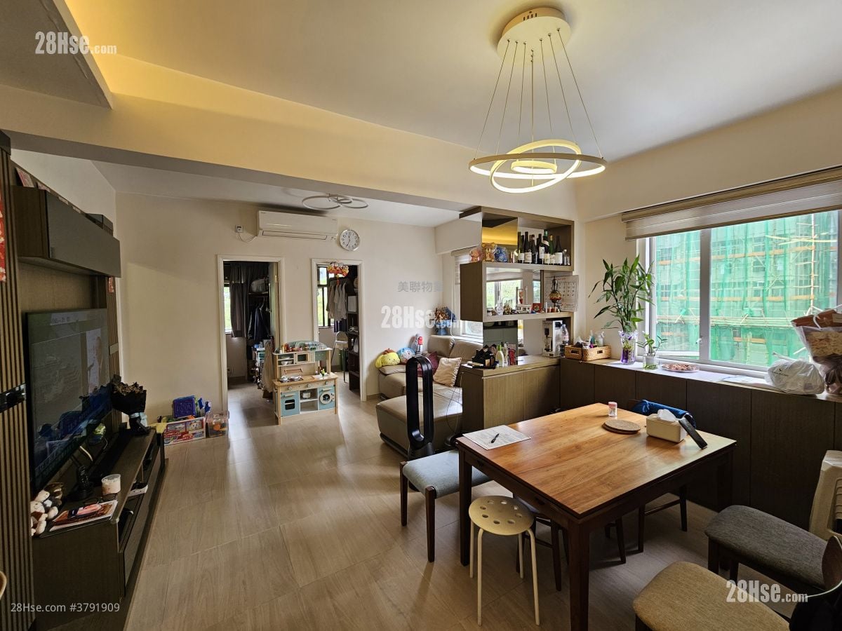 Bank Building Sell 4 Bedrooms , 2 Bathrooms 730 ft²