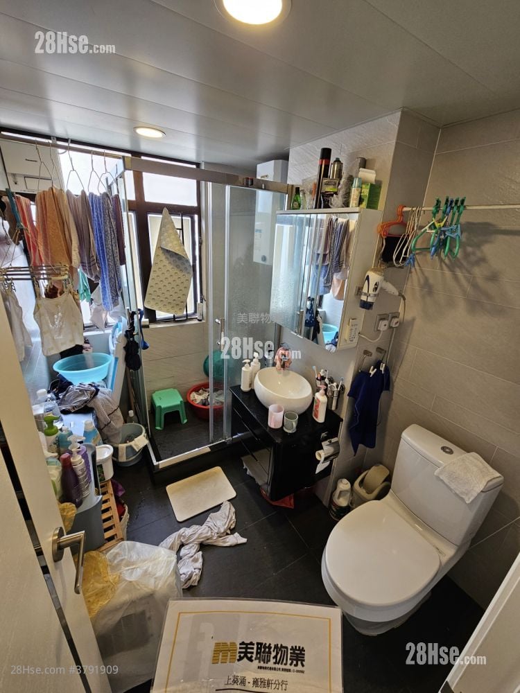 Bank Building Sell 4 Bedrooms , 2 Bathrooms 730 ft²