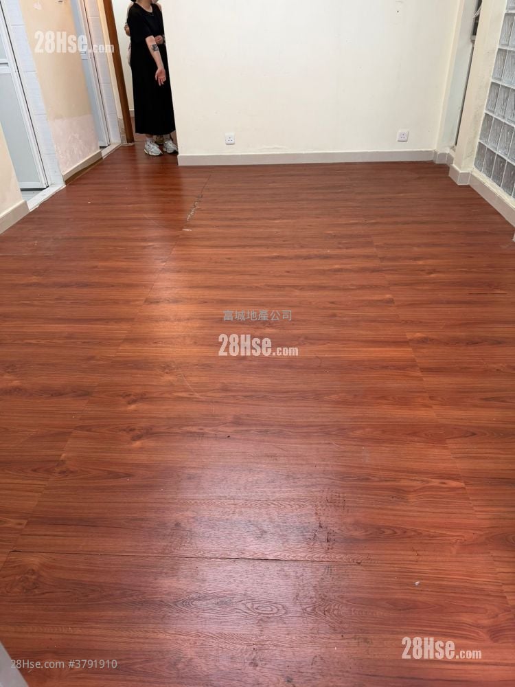 村屋 租盘 2 房 , 1 浴室 600 平方尺