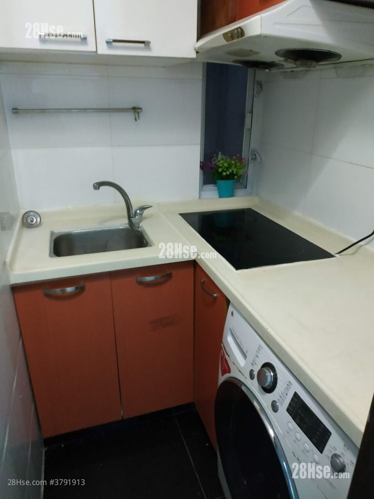 Tonnochy Towers Rental 3 Bedrooms , 1 Bathroom 429 ft²