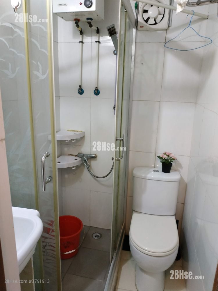 Tonnochy Towers Rental 3 Bedrooms , 1 Bathroom 429 ft²