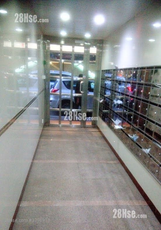 Tonnochy Towers Rental 3 Bedrooms , 1 Bathroom 429 ft²