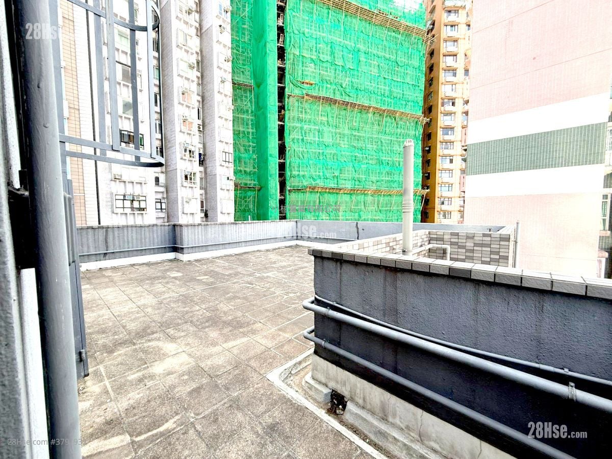 天台: 般安阁 租盘 3 房 , 1 浴室 618 平方尺