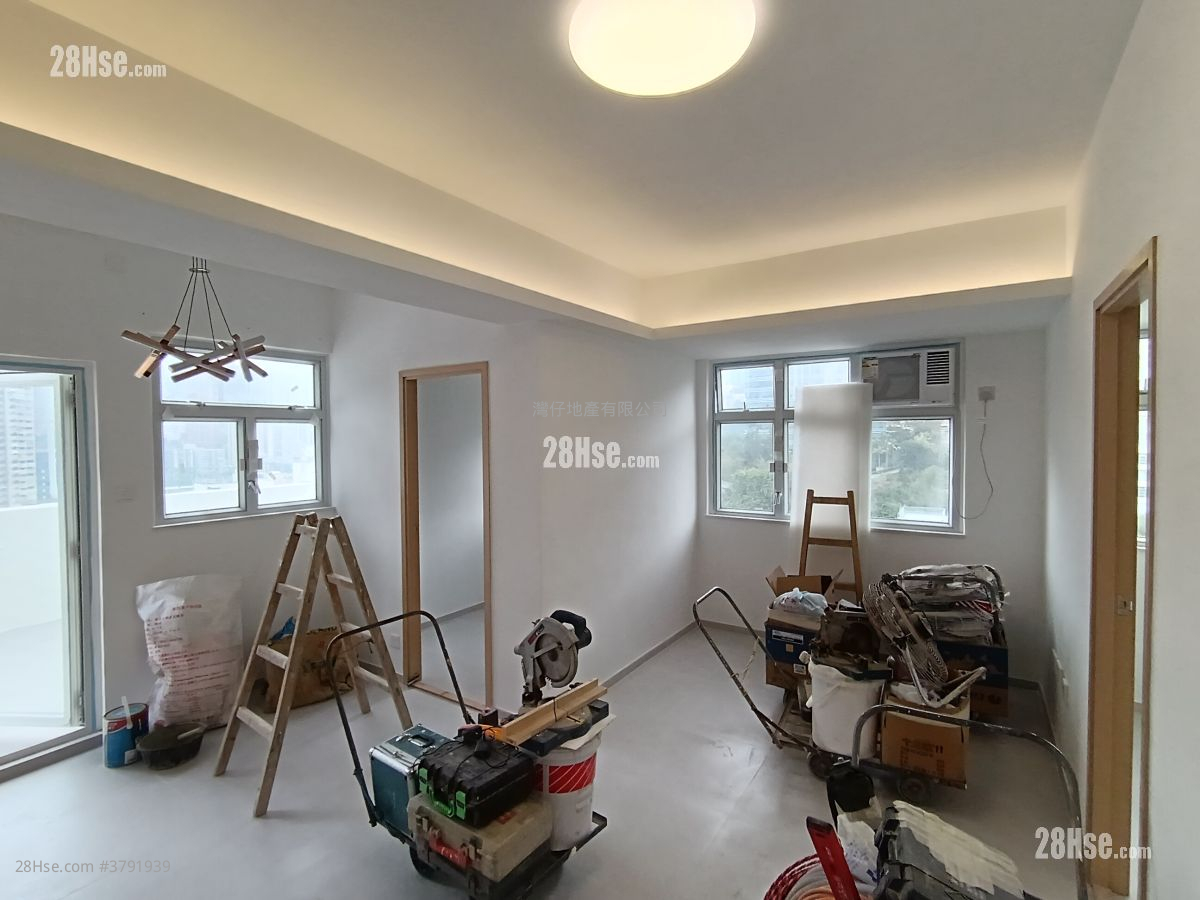 Wah To Building Sell 3 Bedrooms , 1 Bathroom 492 ft²