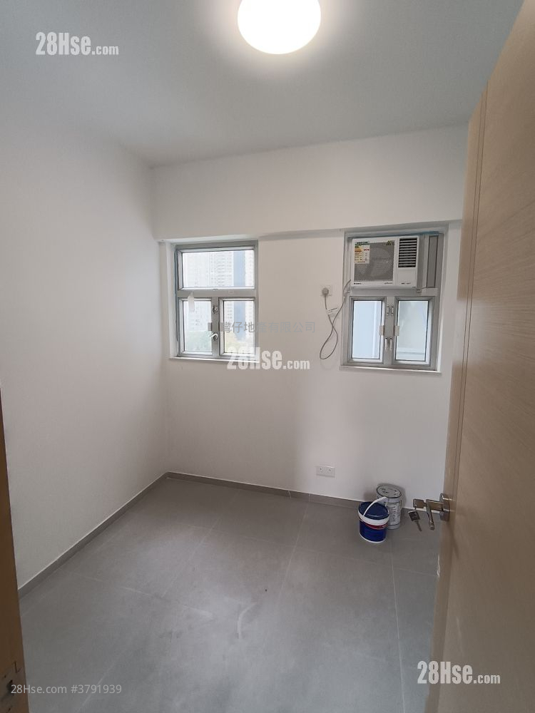 Wah To Building Sell 3 Bedrooms , 1 Bathroom 492 ft²