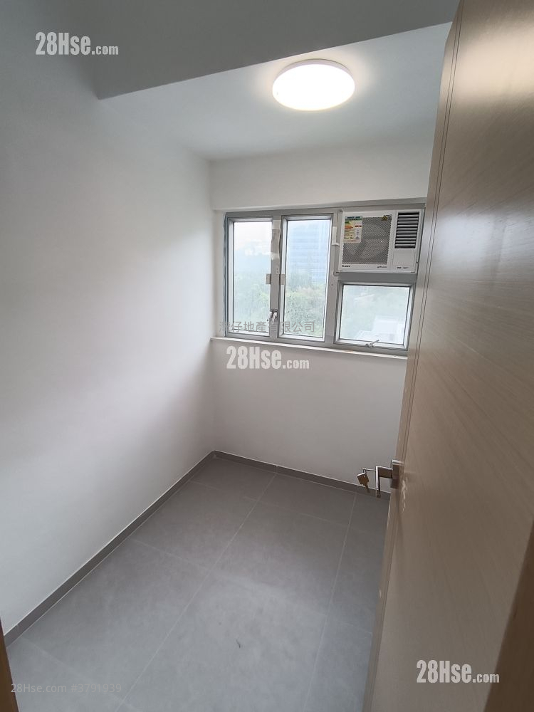 Wah To Building Sell 3 Bedrooms , 1 Bathroom 492 ft²