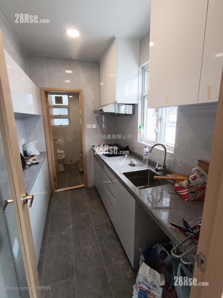 Wah To Building Sell 3 Bedrooms , 1 Bathroom 492 ft²