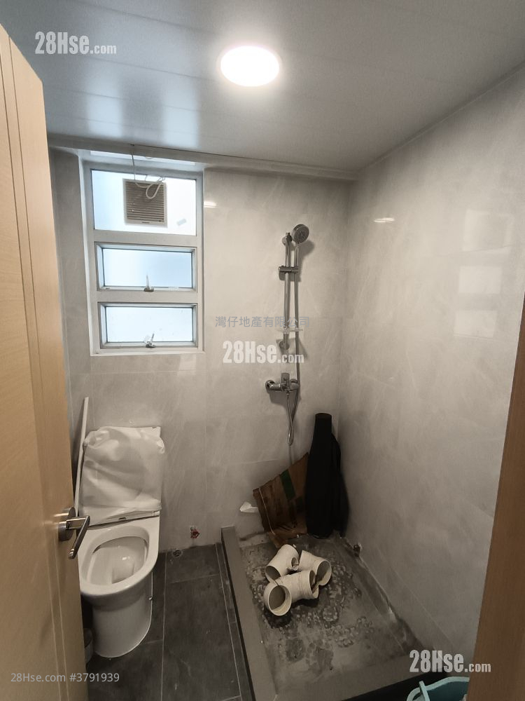 Wah To Building Sell 3 Bedrooms , 1 Bathroom 492 ft²