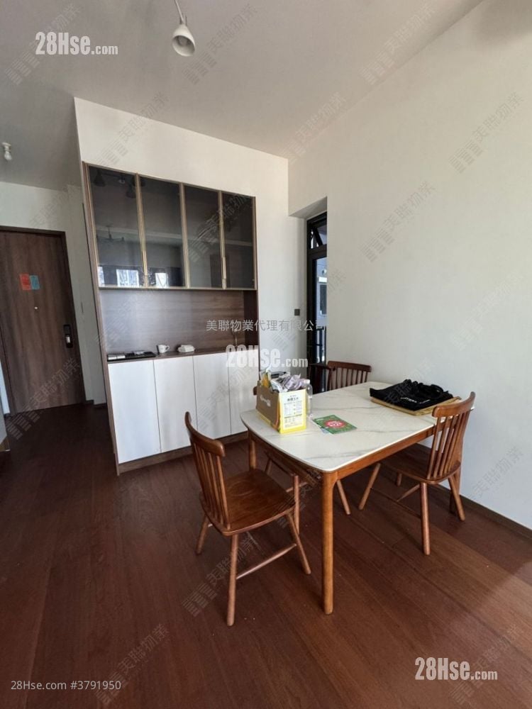 Maya Sell 3 Bedrooms 795 ft²