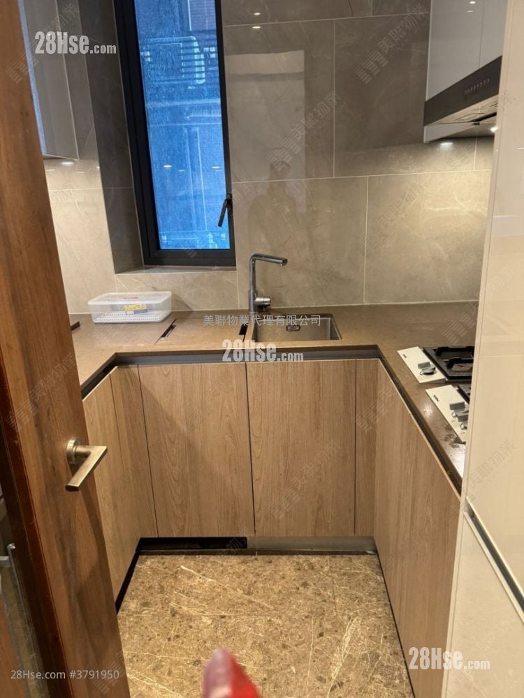 Maya Sell 3 Bedrooms 795 ft²