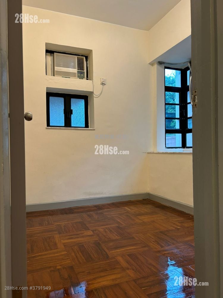 Kin Fung Court Rental 2 Bedrooms , 1 Bathroom 370 ft²