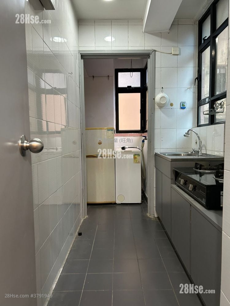 Kin Fung Court Rental 2 Bedrooms , 1 Bathroom 370 ft²