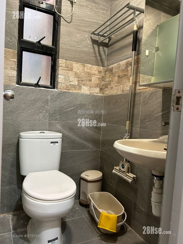 Kin Fung Court Rental 2 Bedrooms , 1 Bathroom 370 ft²