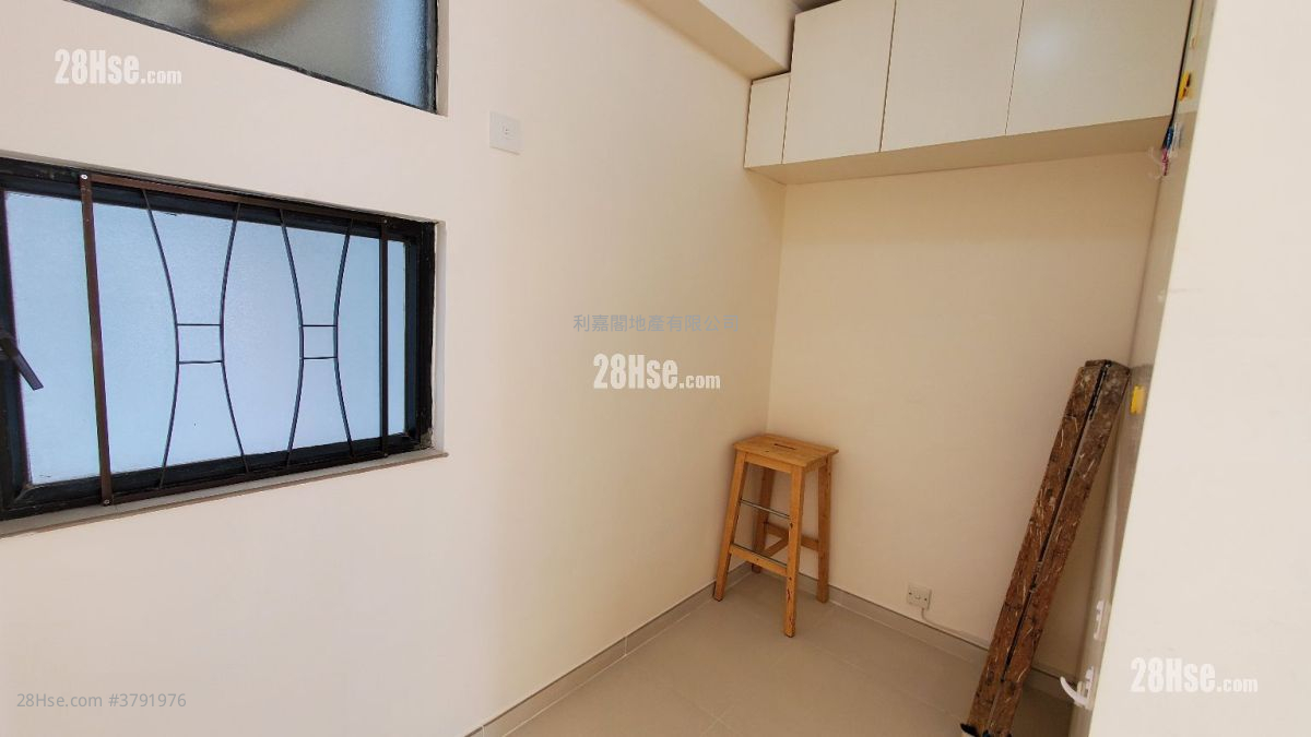 康怡花园 售盘 3 房 , 1 浴室 594 平方尺