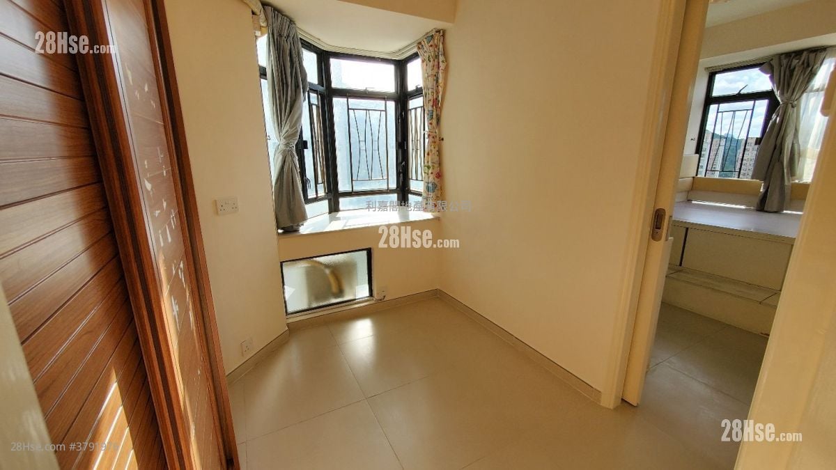 康怡花园 售盘 3 房 , 1 浴室 594 平方尺